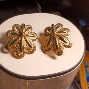 Vintage Monet Clip on Earings